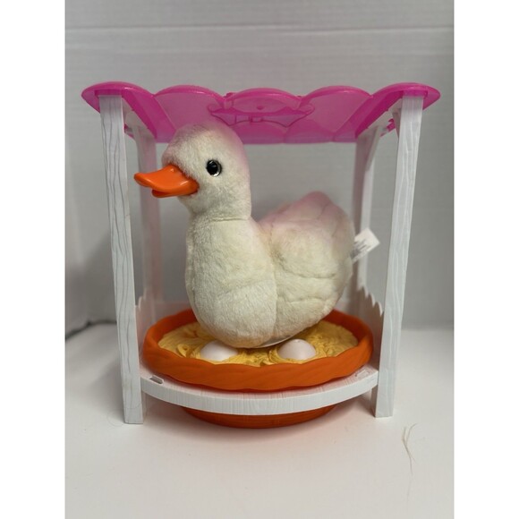 Pets Alive White Mama Duck by ZURU Quacks And Walks Waddles Cute Works 2 Babies - Picture 1 of 9